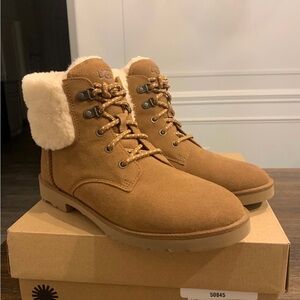 UGG Romely Heritage Lace  Boots